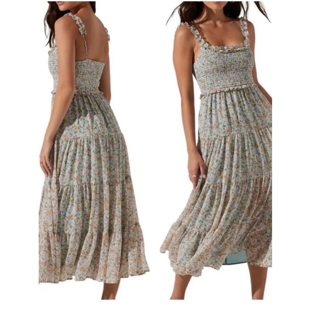 Astr the label Smocked Midi Dress in Light Floral Print size xl